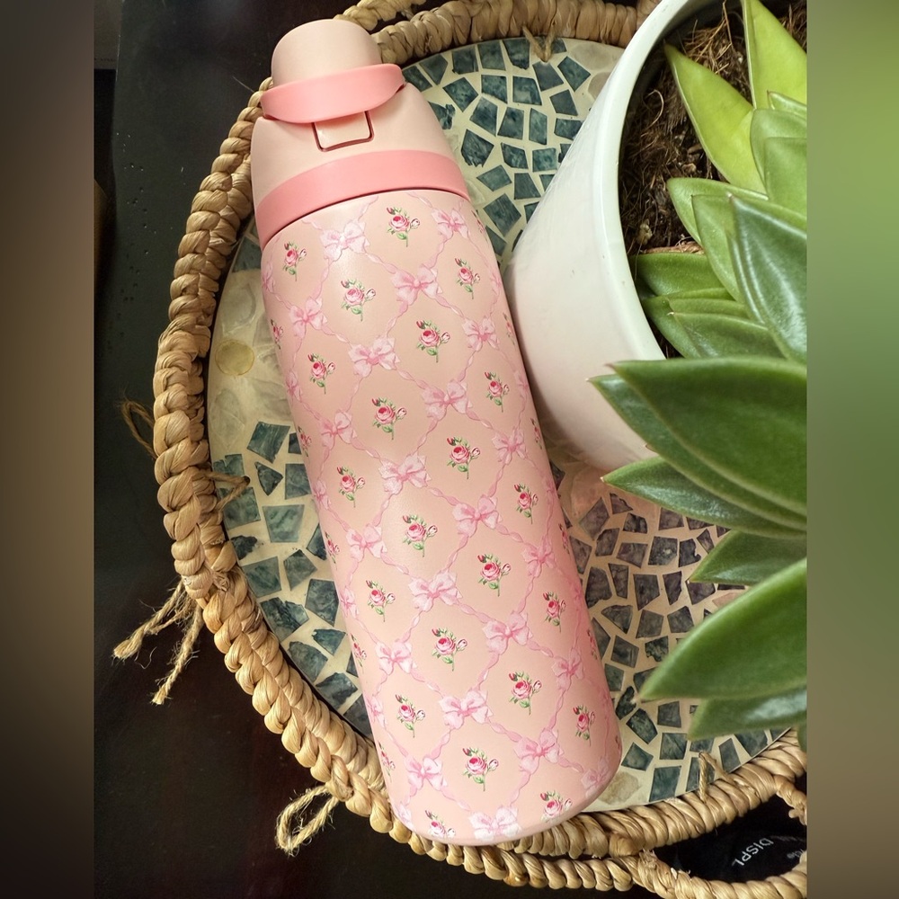 FLORAL ‘N BOWS 32oz FreeSip Tumbler